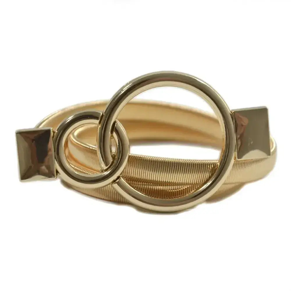 Cinto Feminino de Metal Fino enrolado sobre fundo branco, destacando a elasticidade da malha dourada