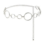 Cinto de Metal Feminino Corrente Prata visto de cima, com a corrente reguladora pendente e ponteira arredondada