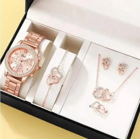 Kit Presente 5 em 1 na cor rosé, com relógio, pulseira, anel, colar e brincos de coração organizados na caixa