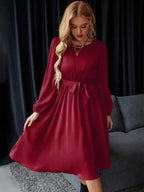 Vestido Casual Midi Manga Longa na cor vinho, em plano frontal destacando as mangas bufantes e o caimento rodado