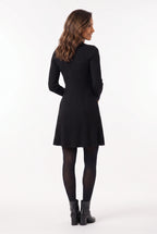 Vestido Curto Canelado Manga Longa Preto - vista de costas, corpo inteiro