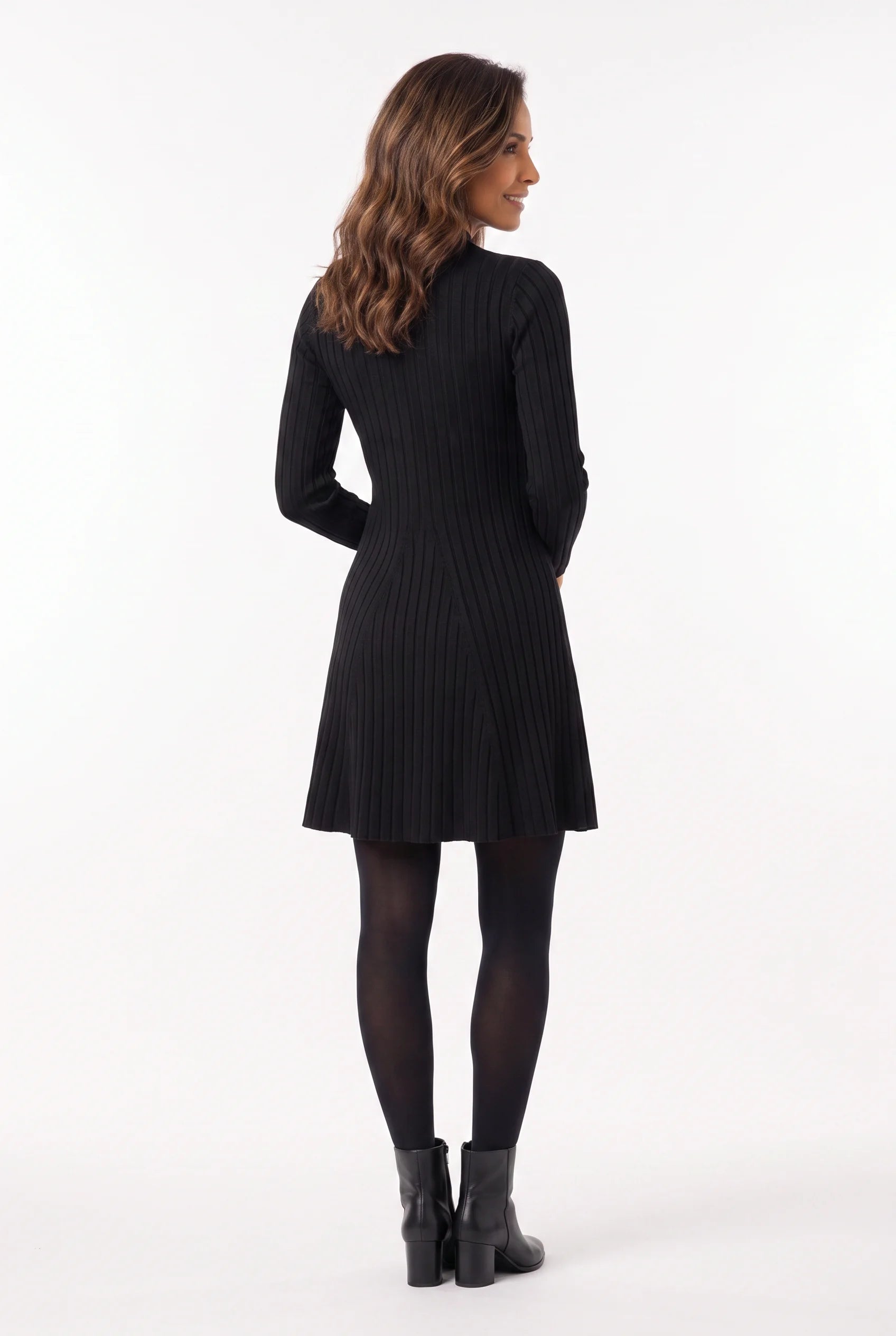 Vestido Curto Canelado Manga Longa Preto - vista de costas, corpo inteiro