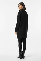 Vestido de Tricot Oversized Gola Alta Grafite visto de costas, mostrando o comprimento acima do joelho