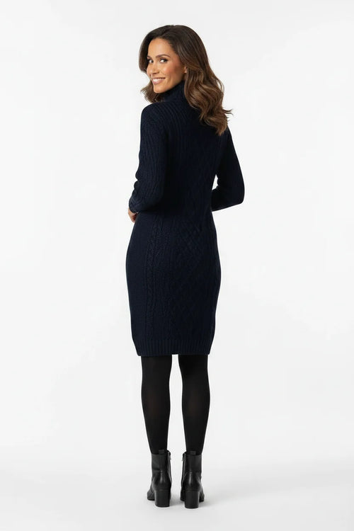 Vestido Feminino Suéter Gola Alta Inverno azul-marinho, visto de costas com o desenho da trança na malha