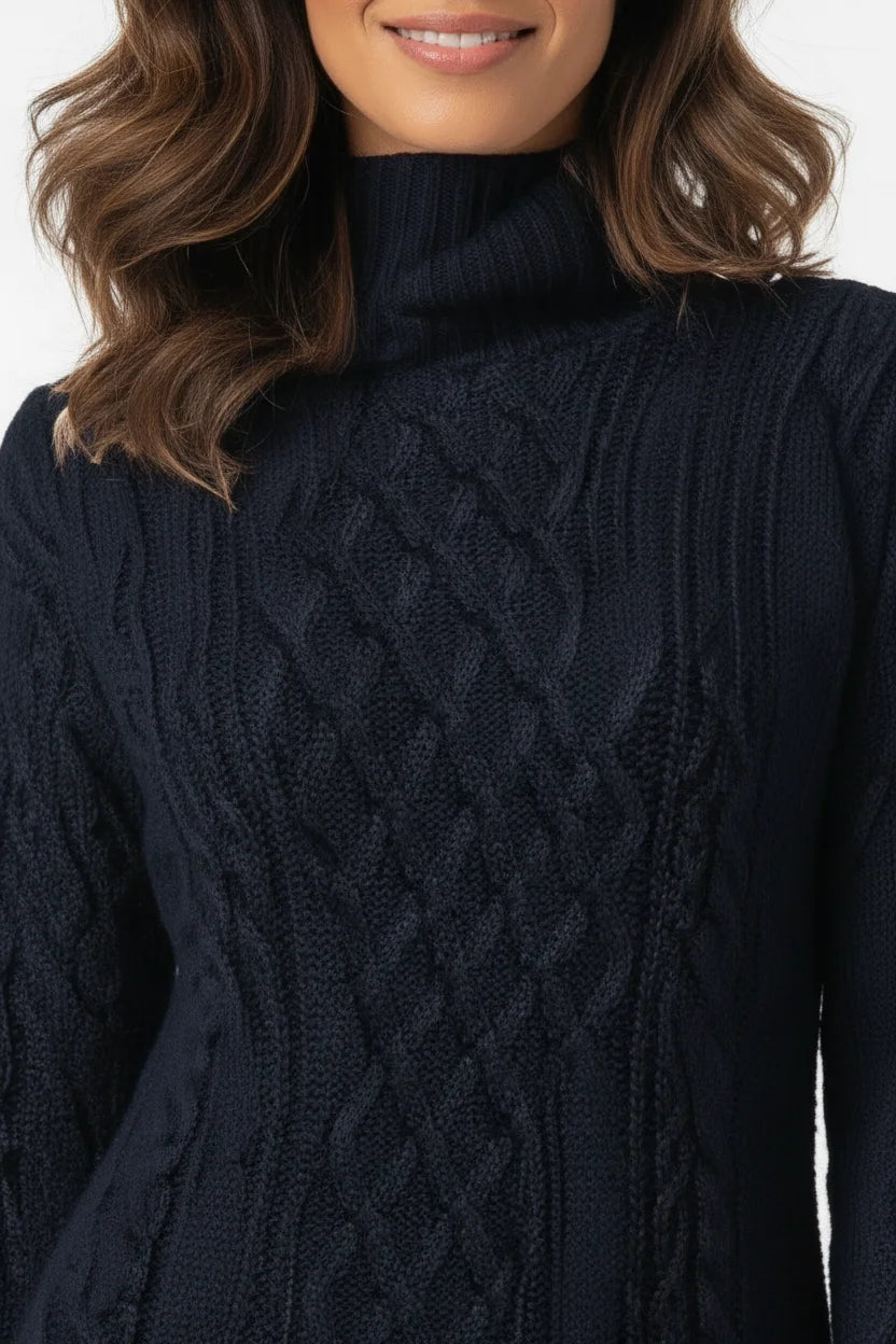 Vestido Feminino Suéter Gola Alta Inverno azul-marinho em close do tricô, mostrando o ponto trançado e a canelagem