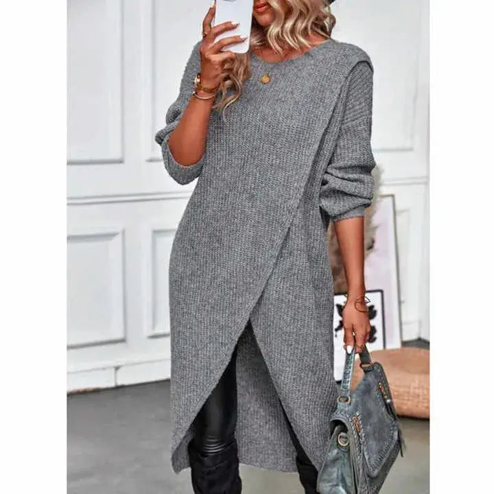 Vestido Feminino Suéter Manga Longa Inverno cinza, em selfie de espelho com transpasse frontal e bolsa a tiracolo