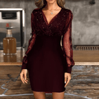 Vestido de Festa Curto Manga Longa Brilhoso Vinho, visto de frente com mangas longas transparentes e aplicação brilhante no busto