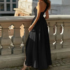 Vestido Longo Com Fenda Chiffon Lola preto visto de costas, mostrando o caimento rodado da saia
