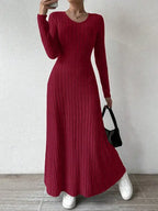 Vestido Longo de Malha Manga Longa Vermelho em selfie de espelho, mostrando o canelado e o caimento longo