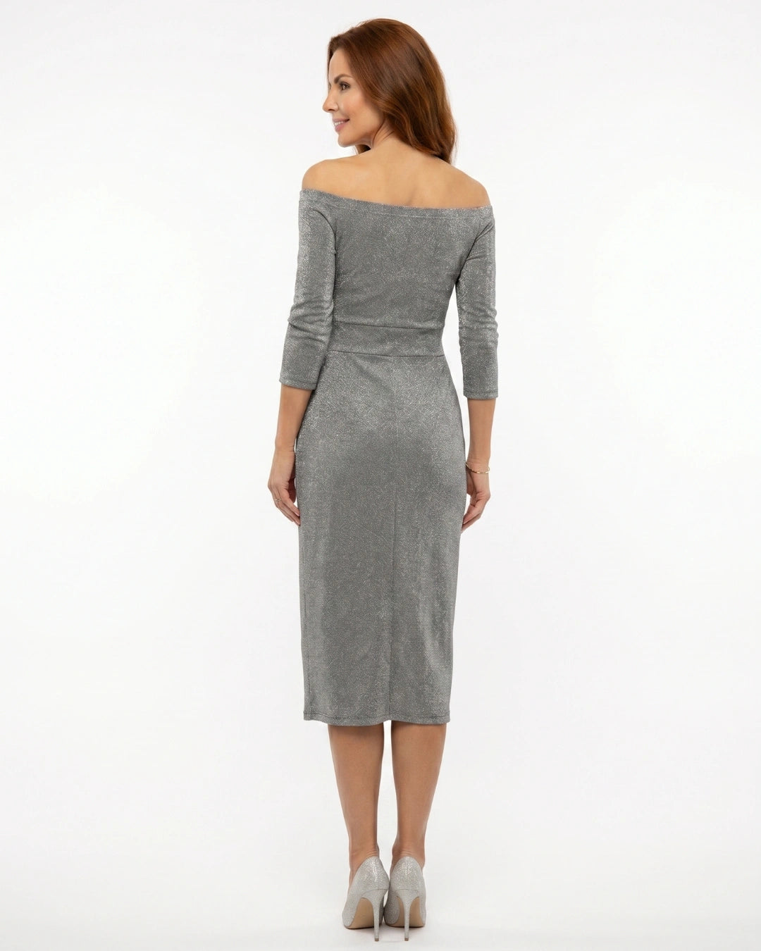Vestido Midi de Festa com Fenda Cinza visto de costas, mostrando o decote ombro a ombro e o comprimento midi