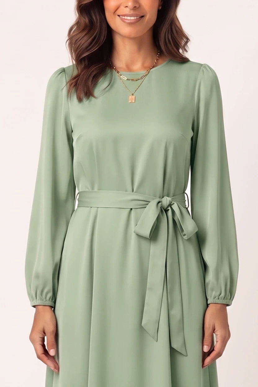 Vestido Midi Elegante Manga Longa Verde - detalhe aproximado do decote e do laço na cintura