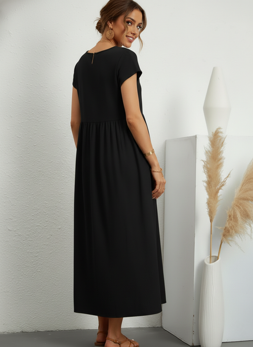Vestido Midi Feminino Preto de Algodão e Linho Estilo Vintage com Bolsos visto de costas, mostrando o recorte na cintura e o caimento amplo