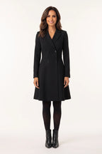 Vestido Tipo Blazer Manga Longa Mariana Preto - modelo de corpo inteiro de frente