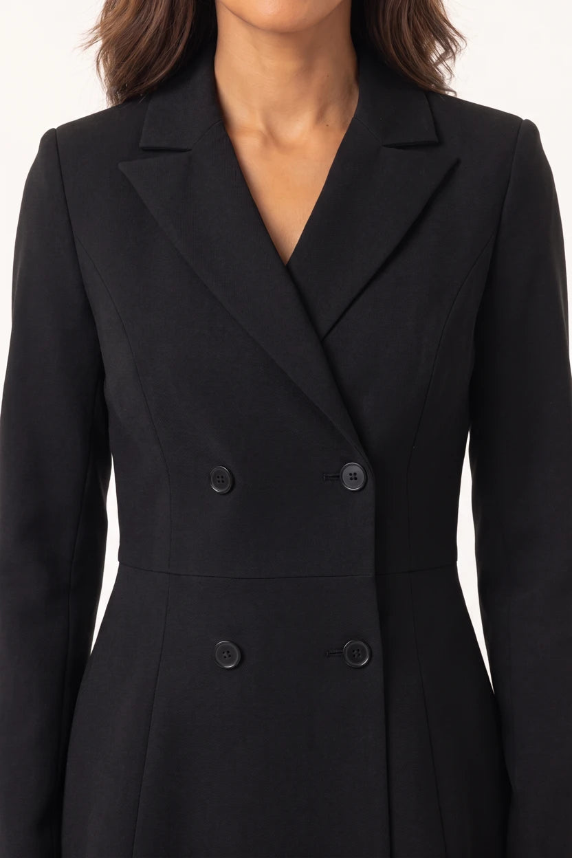 Vestido Tipo Blazer Manga Longa Mariana Preto - detalhe aproximado da gola de lapela e dos botões