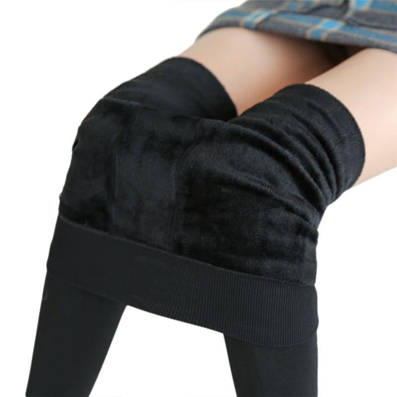 Meia Calça Legging Térmica Forrada de Lã Preta em detalhe do cós, com o forro térmico exposto